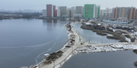 Строители устанавливают пролеты моста «Дружба» на озере Черное - Regions.Ru
