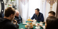 «Елка желаний» наполнила дом участника СВО подарками и радостью - Regions.Ru