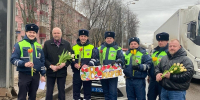 Госавтоинспекторы Люберец провели акцию «Цветы для автоледи» - Городской округ Люберцы