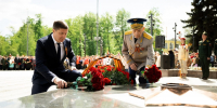 Владимир Волков возложил цветы к мемориалу «Вечный огонь» в Люберцах - Телеканал ЛТВ