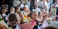 Люберецкие партийцы поздравили школьников с Днём знаний - Телеканал ЛТВ
