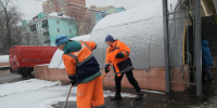 Коммунальщики Люберец с раннего утра ликвидируют последствия ночного снегопада - Regions.Ru