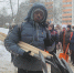 «Это русская зима»: рабочие с Кубы впервые взяли в руки лопаты для чистки снега - Regions.Ru