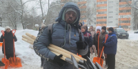«Это русская зима»: рабочие с Кубы впервые взяли в руки лопаты для чистки снега - Regions.Ru